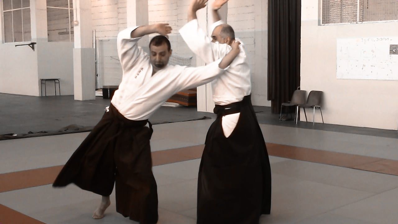HITO E MI - N'est pas une position d'Aikido